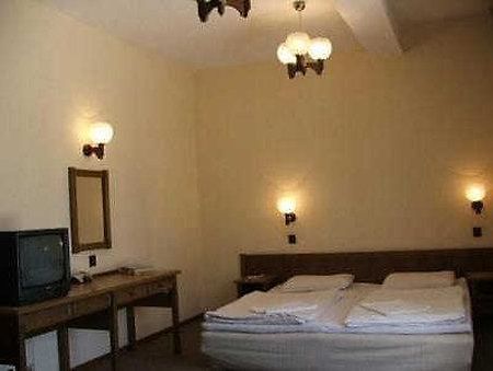 Sas Club Hotel Budapest Ngoại thất bức ảnh